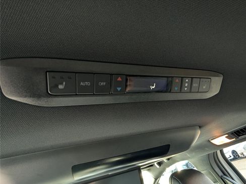 Used 2025 Toyota Sienna Platinum image 20