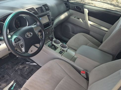 Used 2013 Toyota Highlander FWD image 9