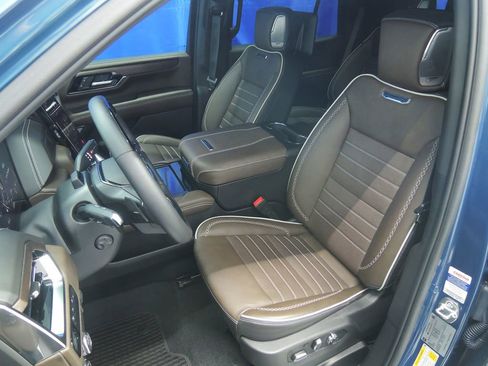 Used 2025 GMC Yukon Denali Ultimate AWD/4WD image 6