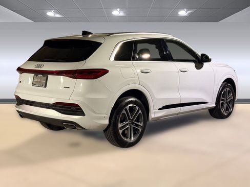 Certified 2025 Audi Q5 Premium w/ Convenience Package image 8