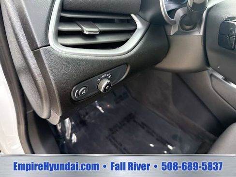 Used 2025 Chevrolet Malibu LT FWD image 22