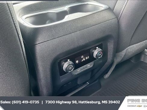 Used 2024 Chevrolet Traverse LT image 24