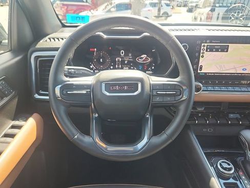 Used 2024 GMC Canyon AT4 w/ AT4 Premium Package AWD/4WD image 10