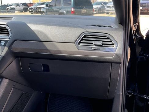 Used 2023 Volkswagen Tiguan SE image 18