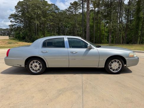 Used 2006 Lincoln Town Car Designer Series RWD image 6