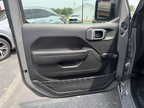 Used 2022 Jeep Wrangler Sport AWD/4WD image 12