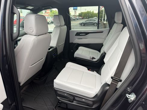 Used 2025 Chevrolet Tahoe Premier AWD/4WD image 11