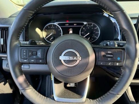 Used 2023 Nissan Pathfinder SL w/ Black Appearance Package AWD/4WD image 14