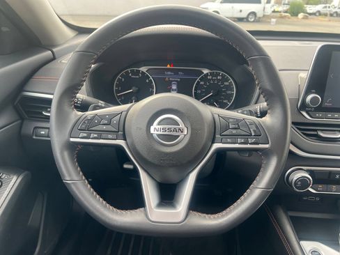 Used 2022 Nissan Altima 2.5 SR AWD/4WD image 14