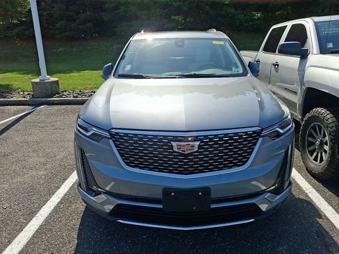 Used 2024 Cadillac XT6 Premium Luxury AWD/4WD image 2