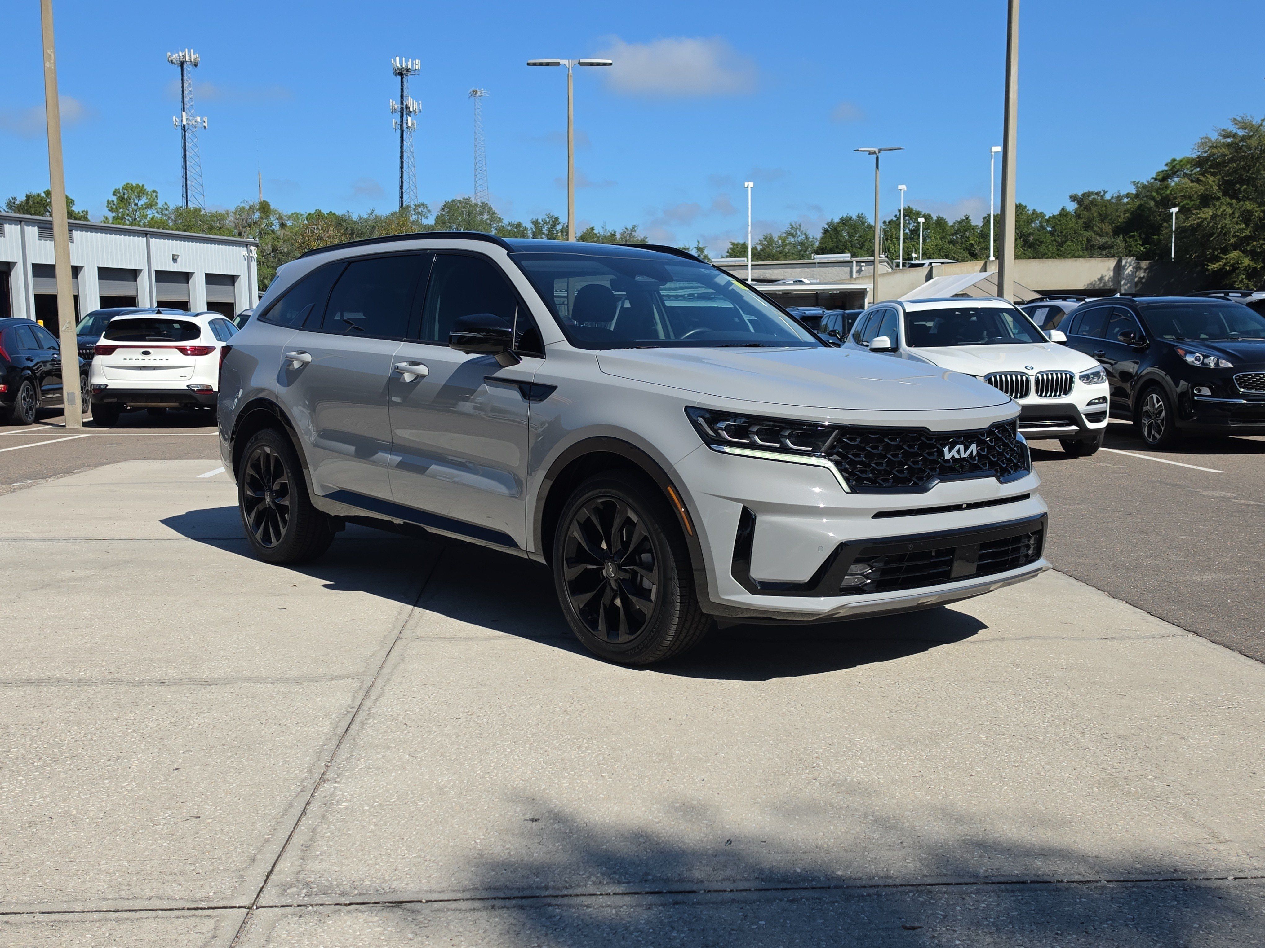 Certified 2022 Kia Sorento SX FWD image 2
