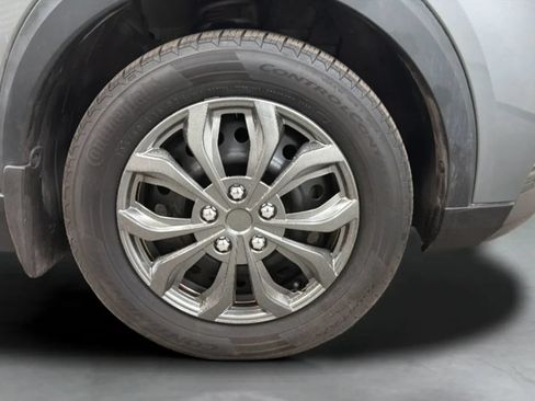 Used 2019 Nissan Kicks S FWD image 23