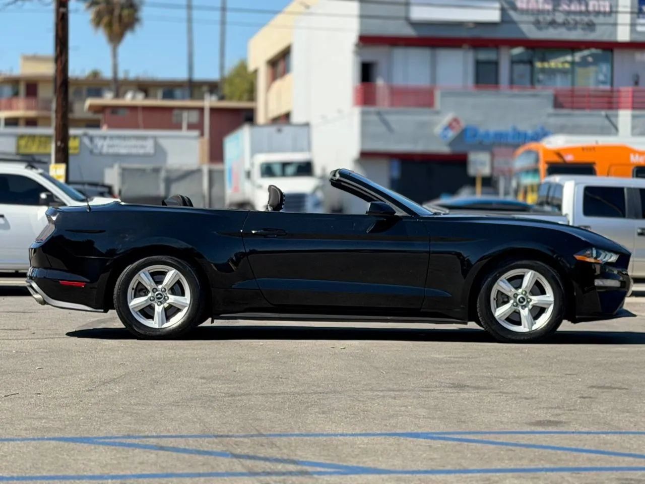 Used 2018 Ford Mustang Convertible RWD image 19