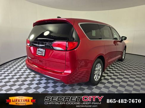 New 2026 Chrysler Voyager LX image 7