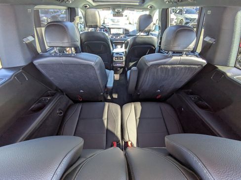 Used 2022 Mercedes-Benz GLS 450 4MATIC image 16