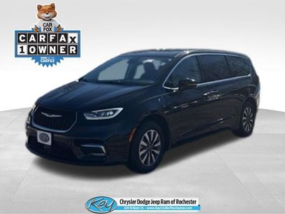 Used 2024 Chrysler Pacifica Select
