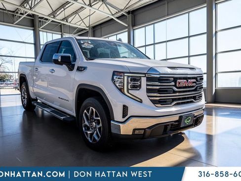 Used 2022 GMC Sierra 1500 SLT AWD/4WD image 32
