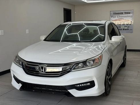 Used 2017 Honda Accord EX image 2