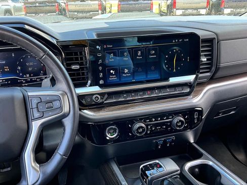 Used 2023 Chevrolet Silverado 1500 LT Trail Boss w/ Protection Package image 7