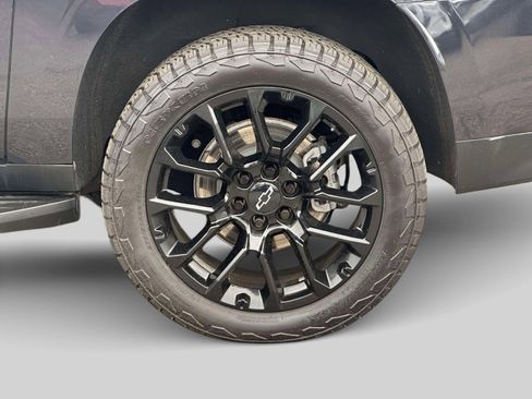 Used 2023 Chevrolet Suburban LT w/ Luxury Package AWD/4WD image 8