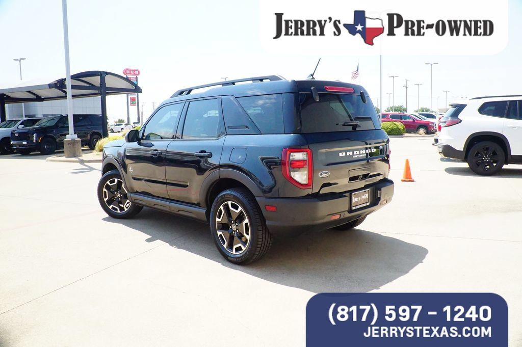 Used 2023 Ford Bronco Sport Outer Banks w/ Tech Package AWD/4WD image 2
