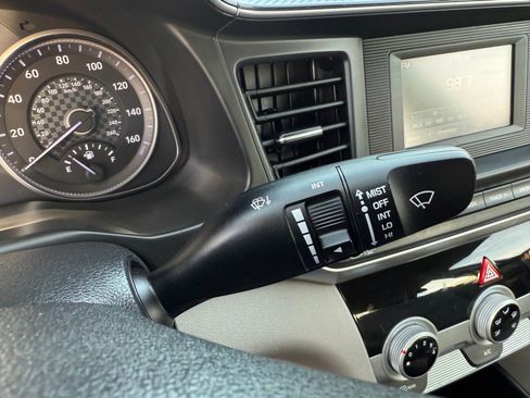 Used 2019 Hyundai Elantra SE image 26