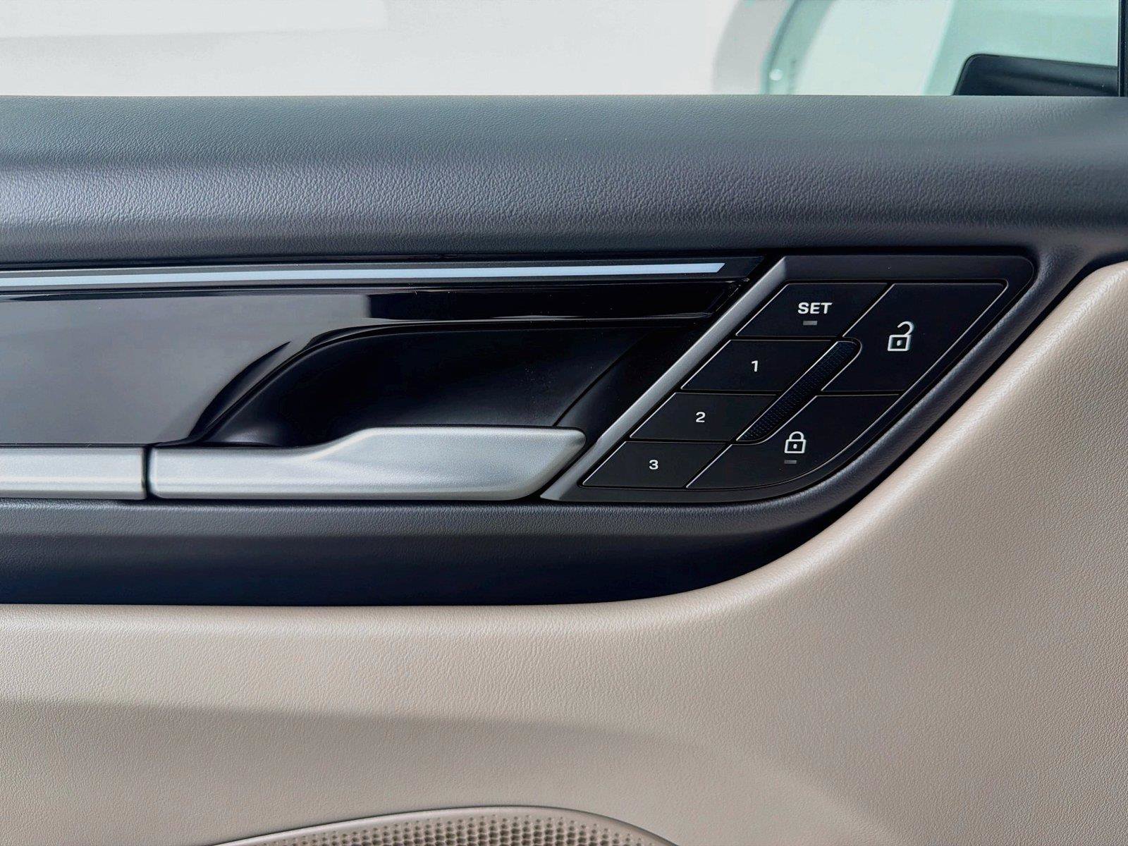 Certified 2026 Porsche Macan Electric RWD image 8