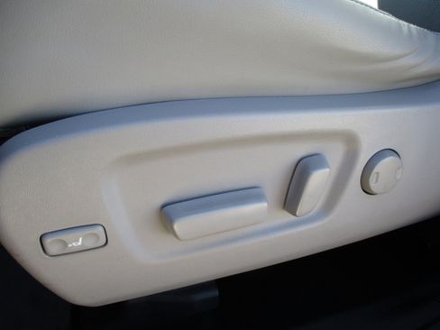 Used 2016 Toyota Highlander Limited image 38