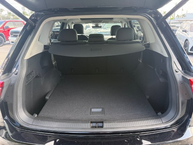 Used 2022 Volkswagen Tiguan SE AWD/4WD image 16