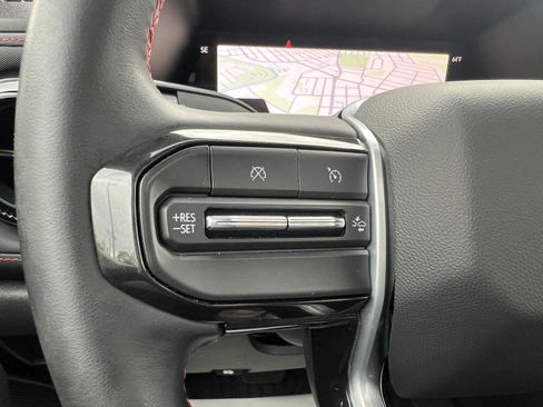 Used 2024 Chevrolet Colorado Z71 w/ Z71 Convenience Package 2 AWD/4WD image 19