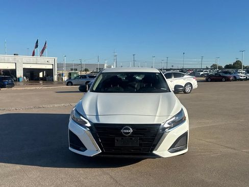 Certified 2025 Nissan Altima 2.5 SV FWD image 5