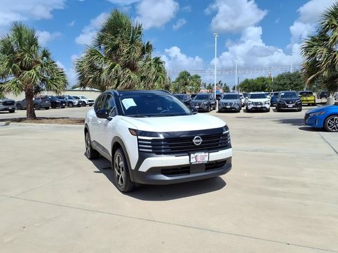 Used 2026 Nissan Kicks SV FWD image 7