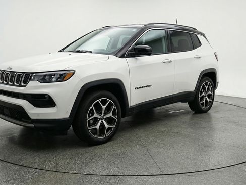 Used 2025 Jeep Compass Limited AWD/4WD image 3