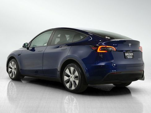 Used 2022 Tesla Model Y Long Range image 3