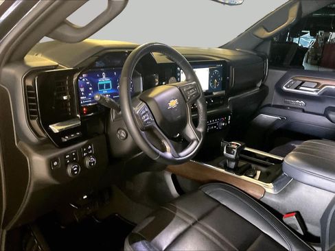 Used 2024 Chevrolet Silverado 1500 High Country w/ High Country Premium Package AWD/4WD image 16