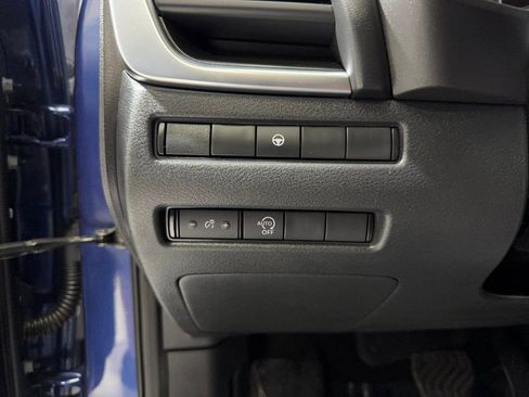 Used 2023 Nissan Rogue SV image 21