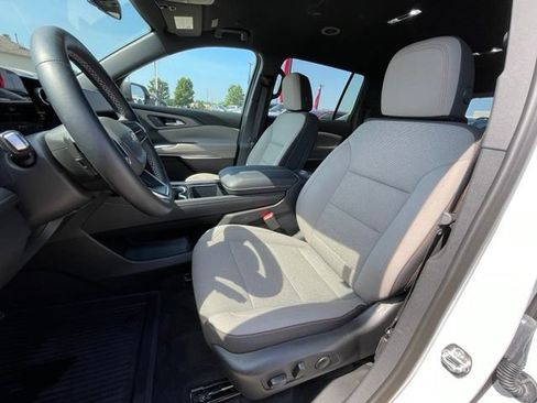 Used 2026 Chevrolet Traverse LT w/ LPO, Floor Liner Package FWD image 11