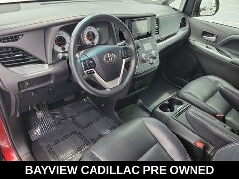 Used 2017 Toyota Sienna SE FWD image 18
