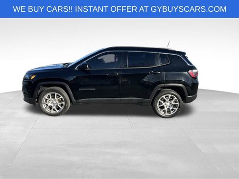 Used 2022 Jeep Compass Latitude image 3