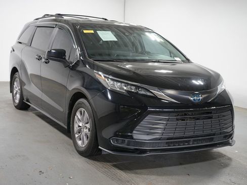 Used 2022 Toyota Sienna LE FWD image 3