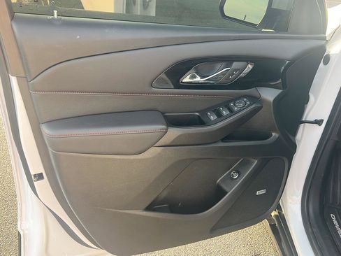 Used 2023 Chevrolet Traverse RS AWD/4WD image 17