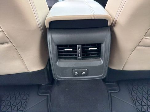 Used 2019 Toyota Avalon XLE image 25