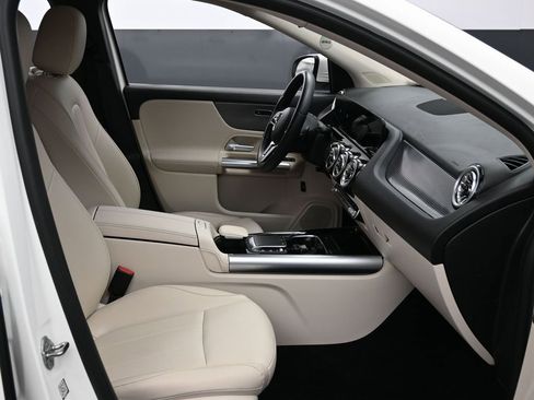 Used 2022 Mercedes-Benz GLA 250 w/ Premium Package Lite image 32