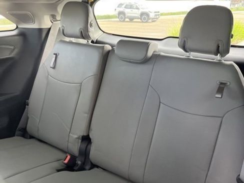 Used 2025 Toyota Sienna XLE image 9