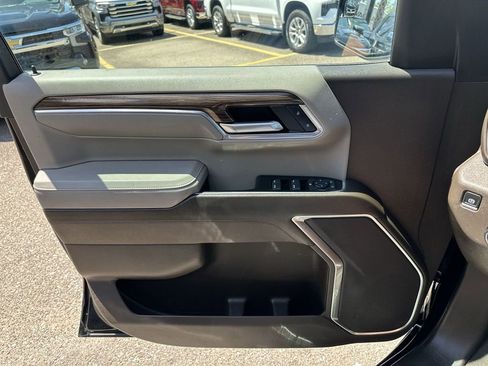 Used 2025 Chevrolet Silverado 1500 LT RWD image 29