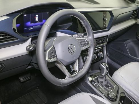 Certified 2023 Volkswagen Taos SE w/ Panoramic Sunroof Package image 25