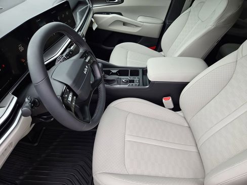 New 2026 Kia Sorento S FWD image 10