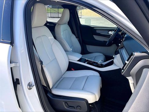 Used 2026 Volvo XC40 B5 Plus w/ Protection Package Premier image 9