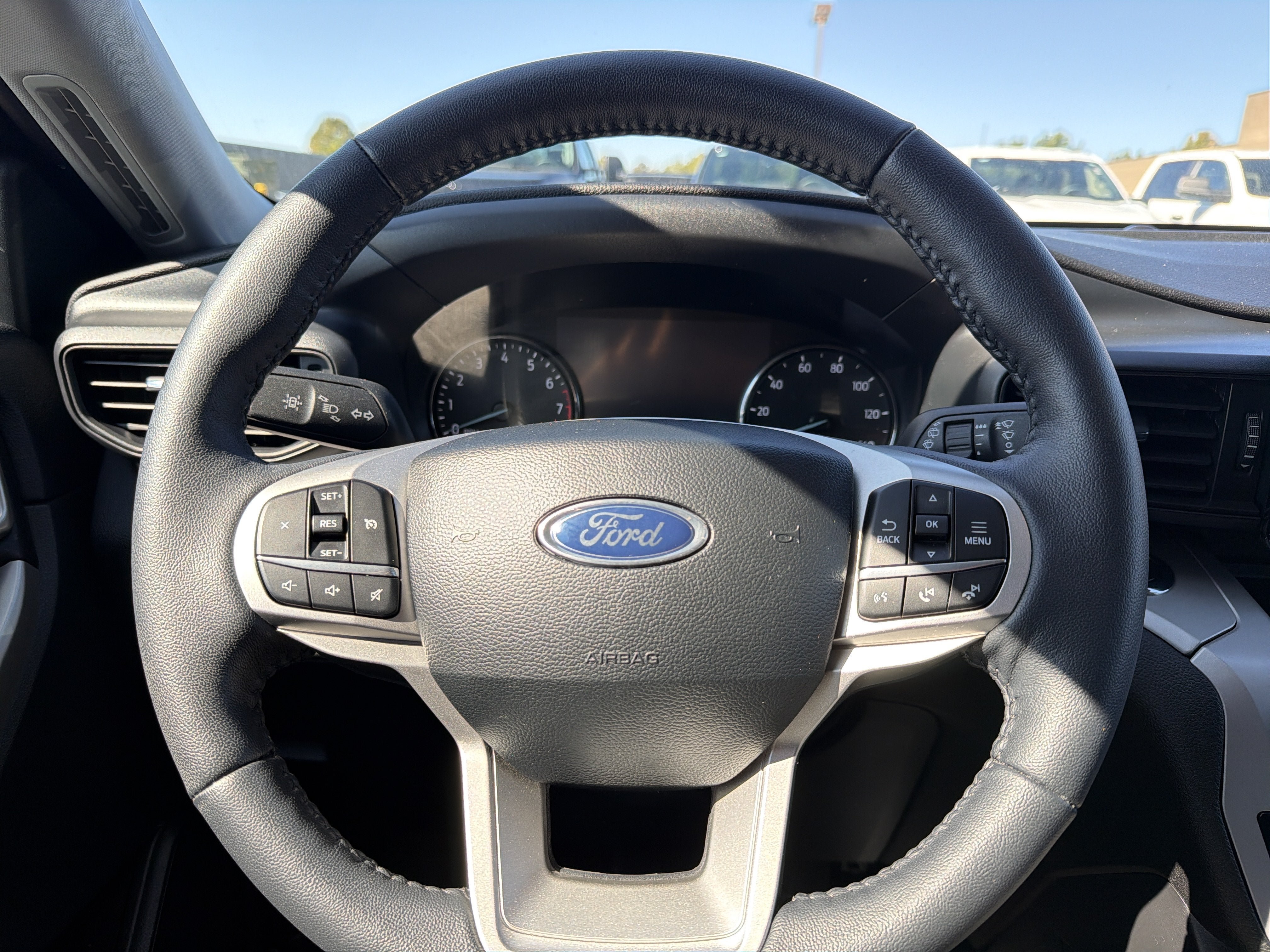 Used 2023 Ford Explorer XLT AWD/4WD image 14