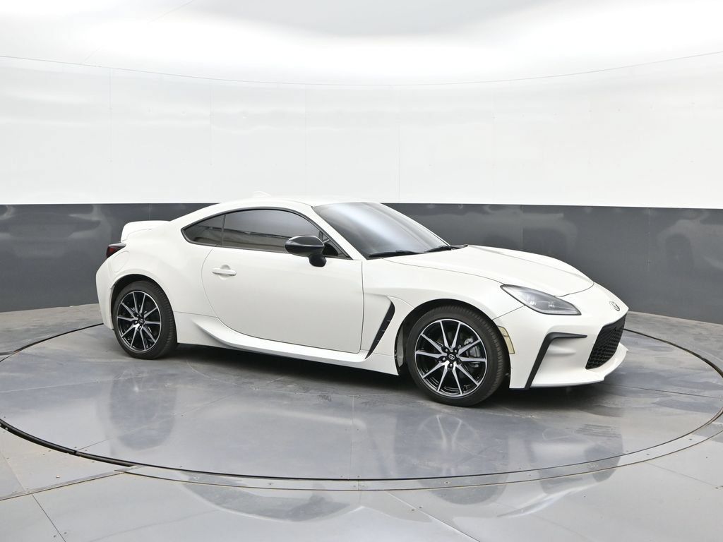 Used 2023 Toyota GR86 RWD image 13